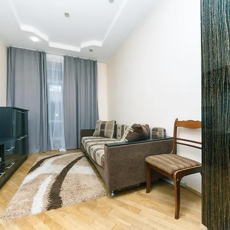 On Lva Tolstoho Street 基輔